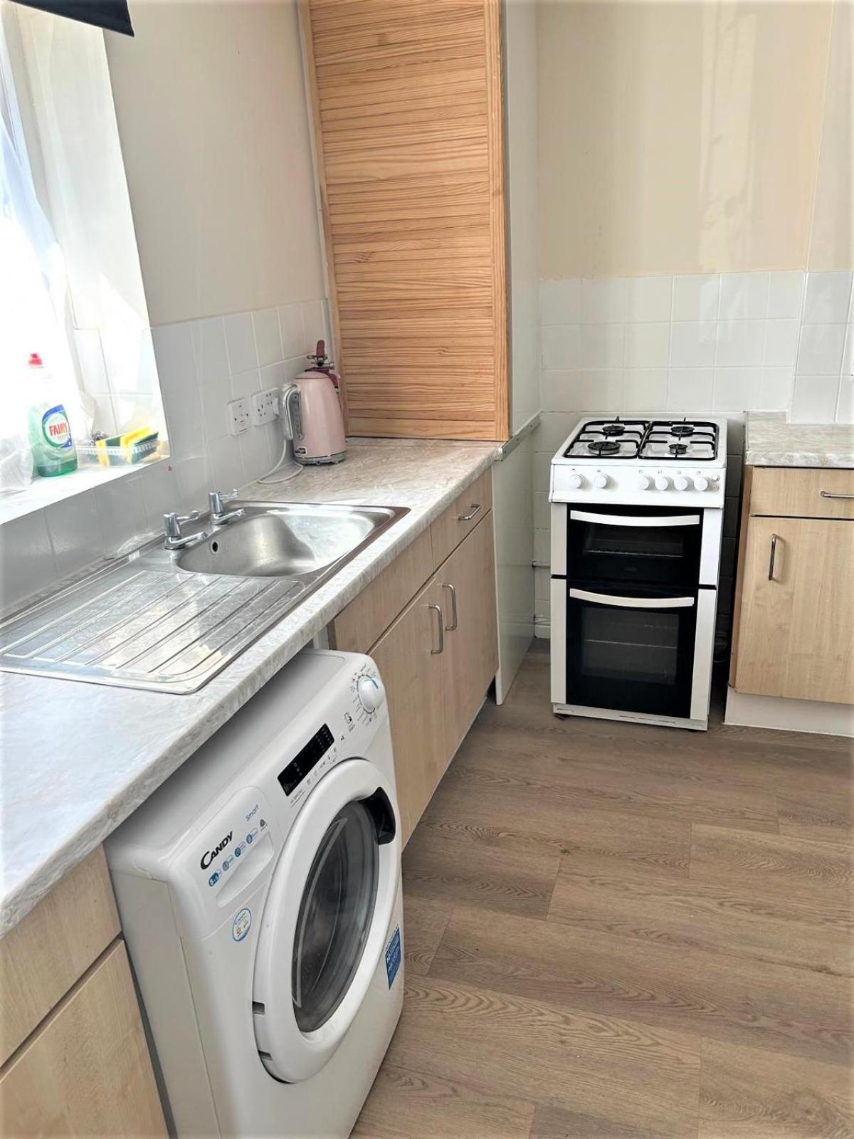 London Zone 2 Lovely 4 Bedroom Apartment - 3 Trowbridge Road Exterior photo